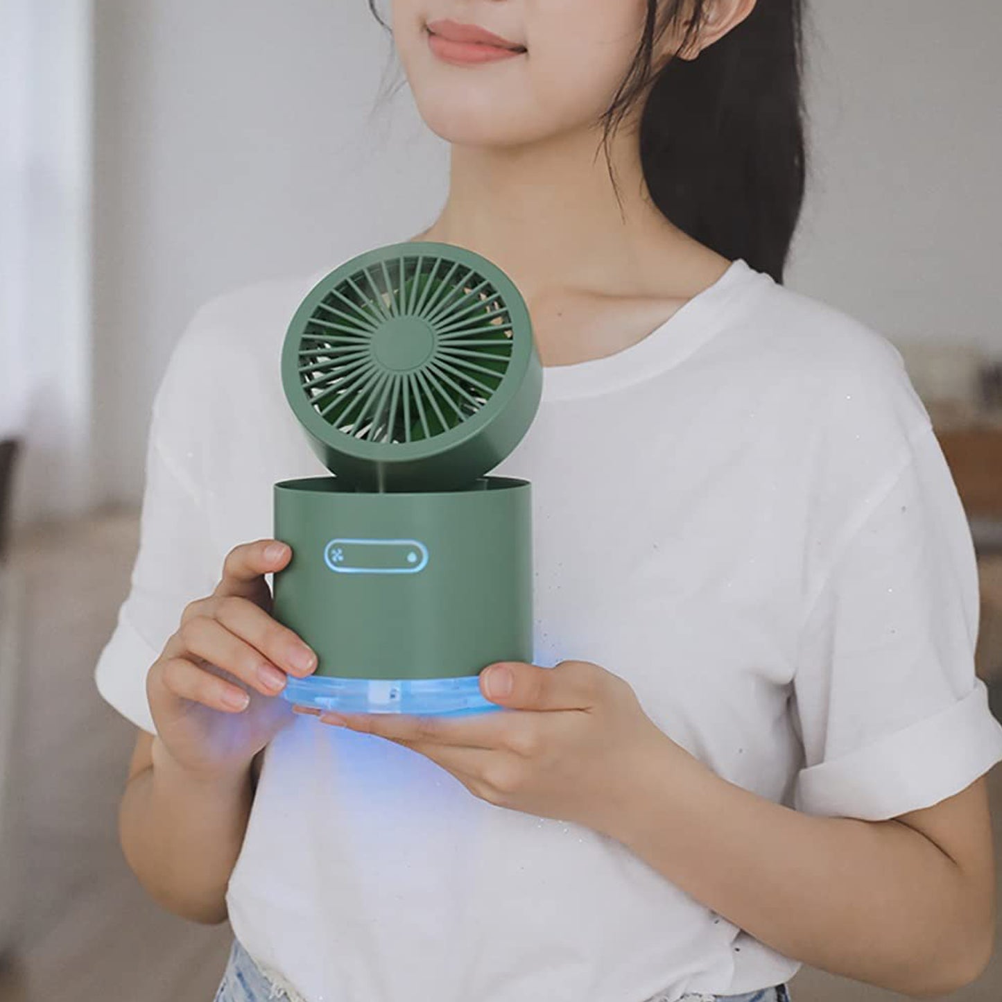 Mini Desktop Cooling Fan Automatic Shaking Head Rotating Spray Humidifier Fan Water Cooling Small Fan Desktop Mini Air Conditioning Fan With Small Water Tank (Battery Not Include)